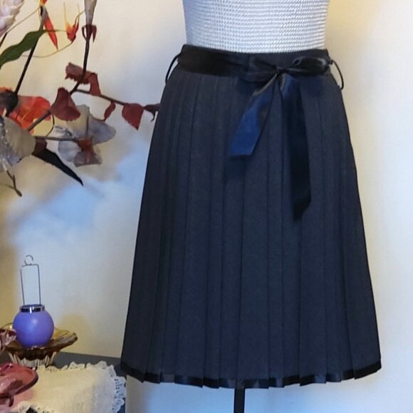 NWT SIMON CHANG Well Tailored High-quality Gray Pleated Lined Skirt Lightweight - Picture 8 of 10